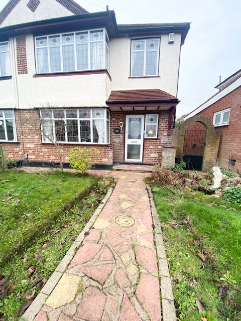 3 Bed Semi Detached House, Petts Wood. £2,000.00 PCM.