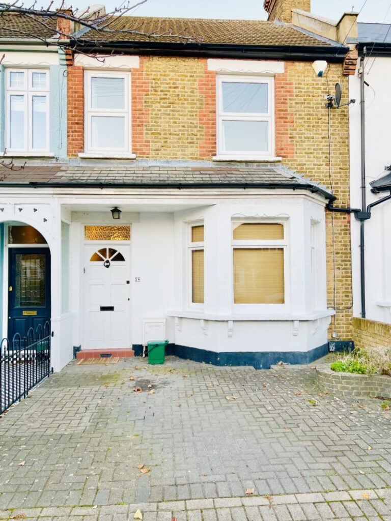 Three bedroom terraced house located on Great Elms Road, Bromley £2,100.00 PCM.